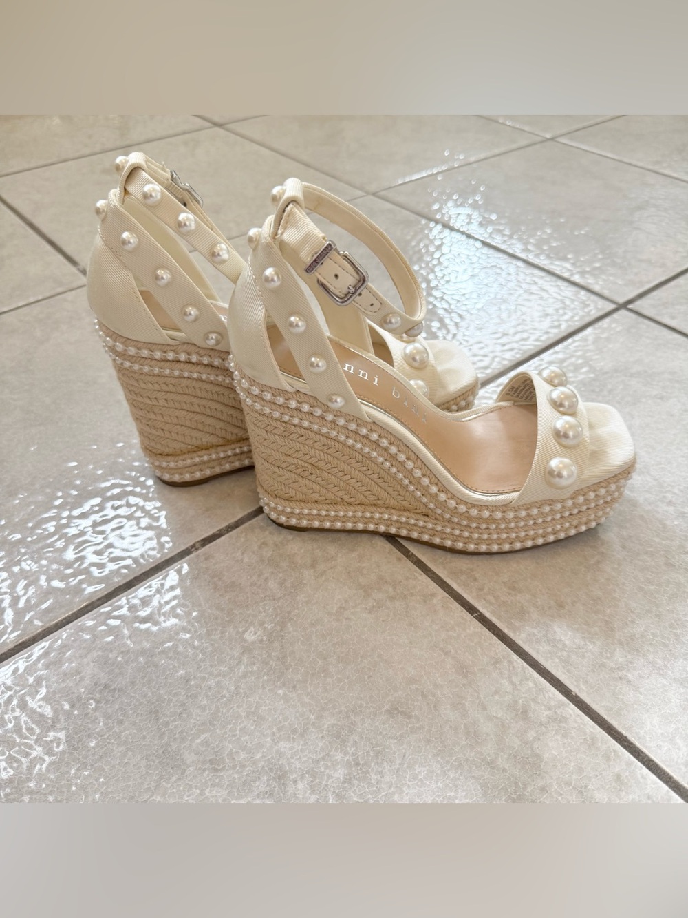 Gianni Bini Ivory Pearl-Embellished Wedge Size 6.5 - Picture 5 of 7